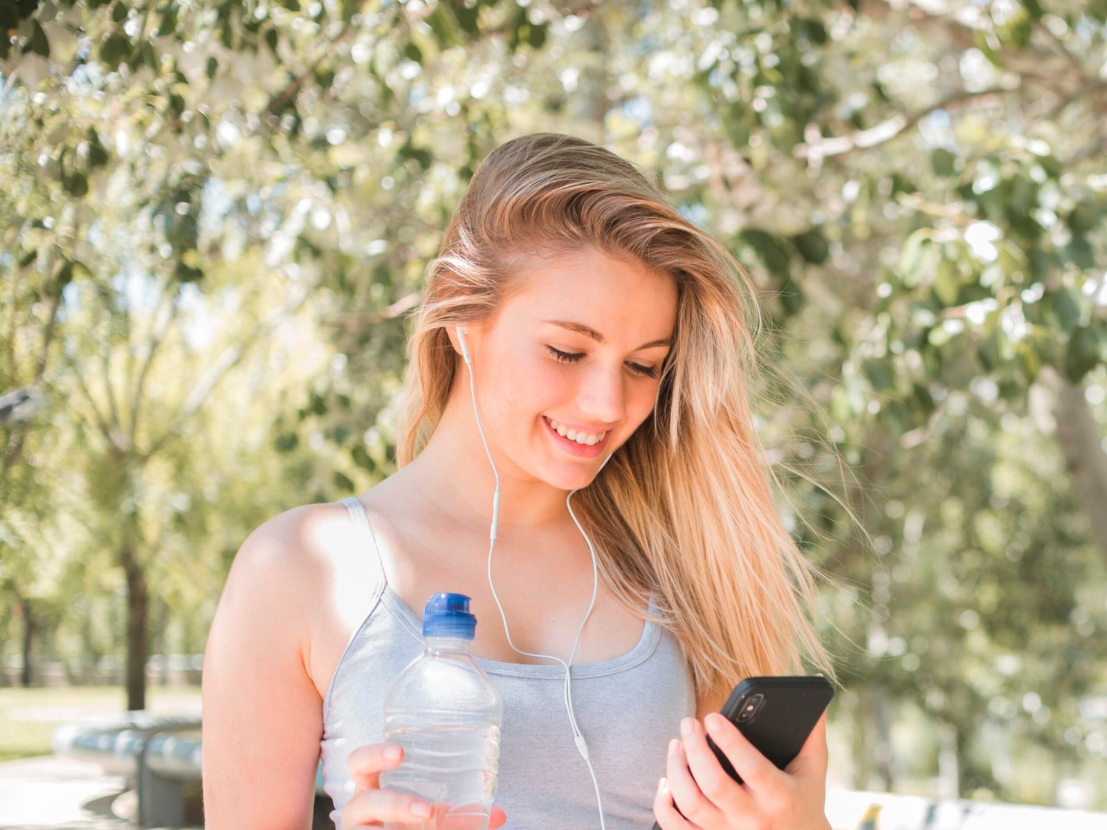 sporty-girl-with-bottle-water-park